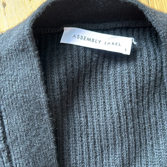 Cardigan - Picture 2 of 5